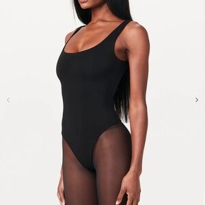 Naked Wardrobe Womens Smooth Scoop Neck Bodysuit NEW without the tag sz XS